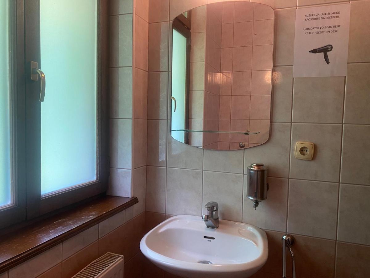 بيت شباب يوث آند بينزيون بليديك المظهر الخارجي الصورة